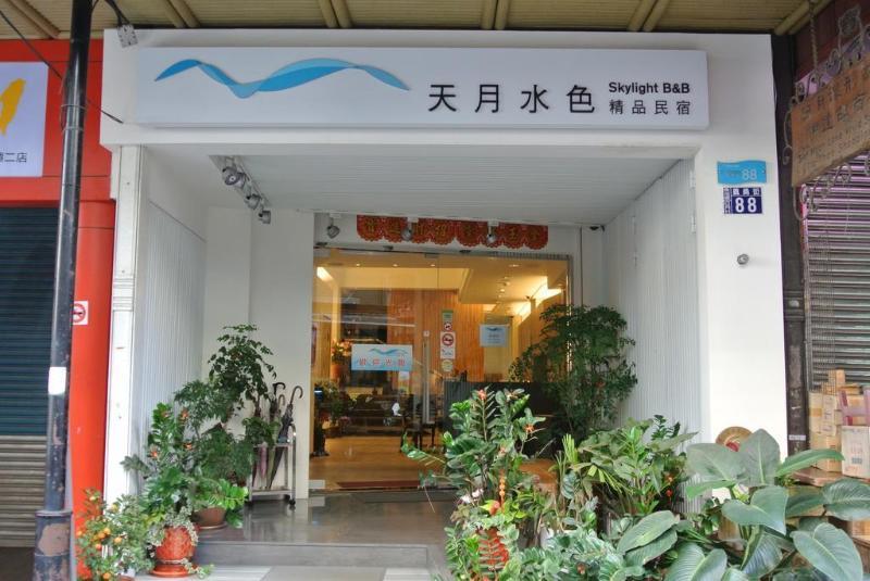 日月潭天月水色民宿 Yuchi Exteriör bild